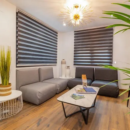 Reina Aixa Hotell